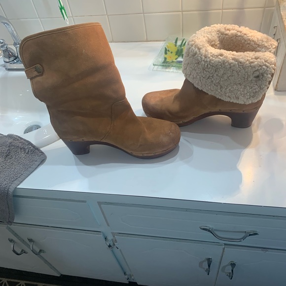 UGG Shoes - UGG Fur Lined Boots